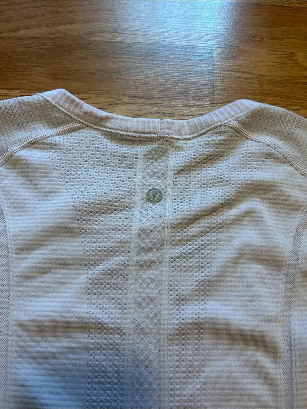 lululemon light pink swiftly tech women’s Long-Sleeve athletic shirt size 8
